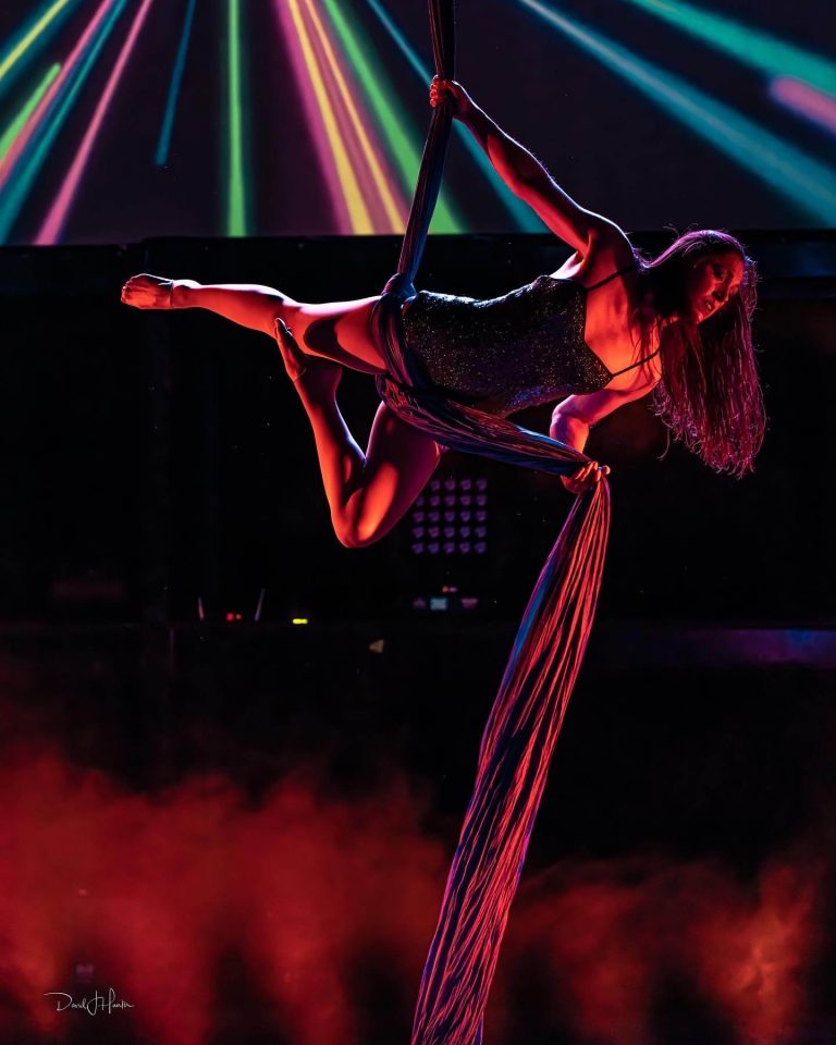 Va Va Vixens Performer Lucy Rose