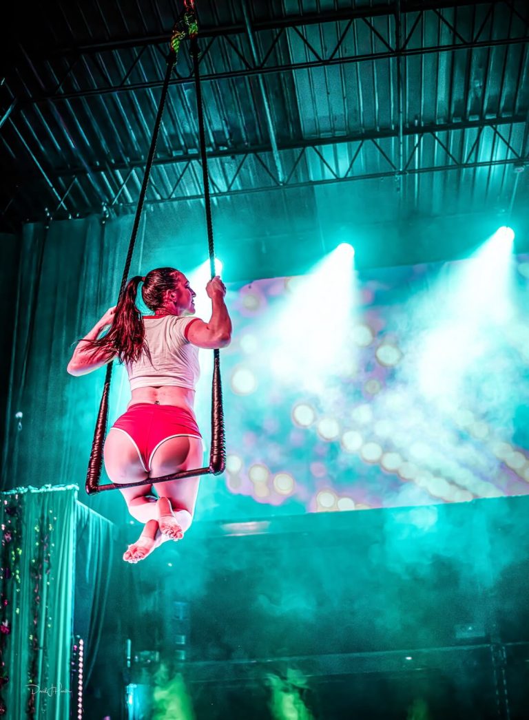 Va Va Vixens Performer Lucy Rose