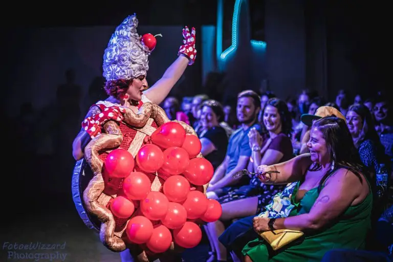 Va Va Vixens Performer Vivian la Resistance